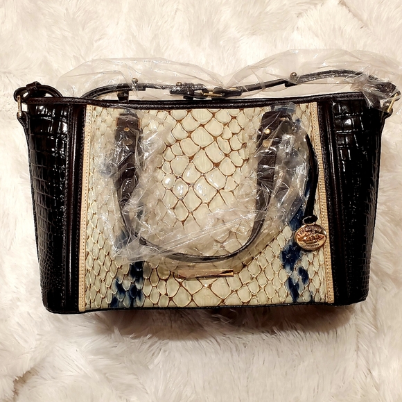 🎉🎉SOLD ON MERCARI🎉🎉 - Picture 4 of 10